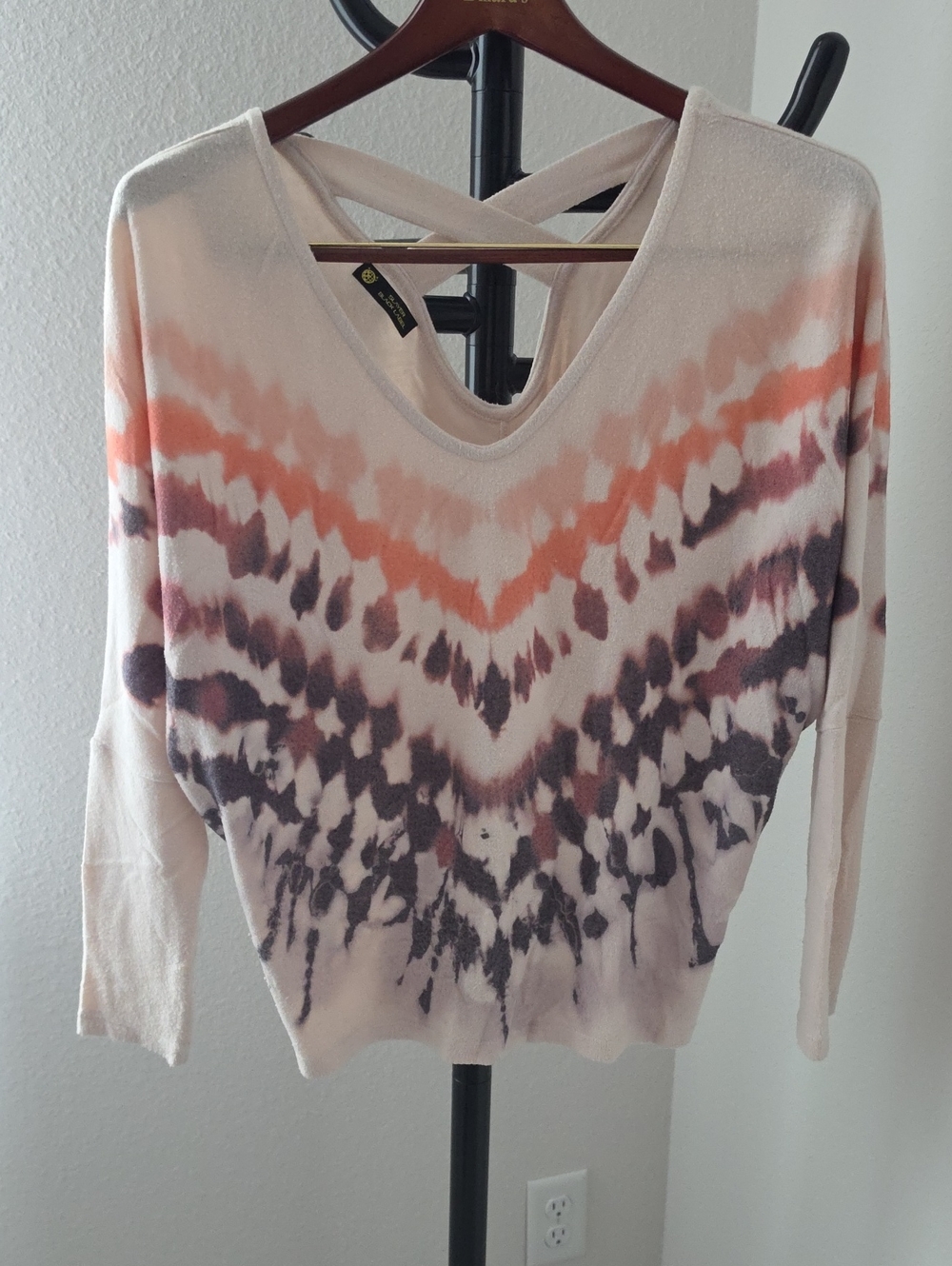 Black Label Women's Tie-Dye V-Neck Pullover - Peach & Plum
